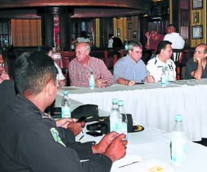 Una de las prioridades en la reunión fue asegurar la estrategia para que no haya más público del permitido en el estadio.