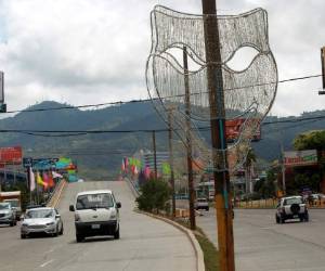 El bulevar Suyapa ya luce decorado para el gran festejo.