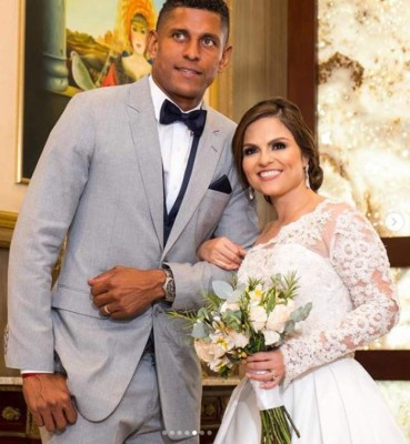 Las románticas fotos que compartió Carlo Costly de su boda