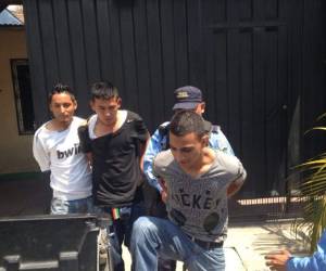 Los tres detenidos fueron identificados como Jefry Avilés, Carlos Hernández y Kevin Isaac Andino.