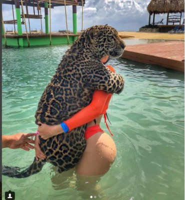 'La Kardashian mexicana', Jailyne Ojeda Ochoa visitó las playas de Roatán, Honduras