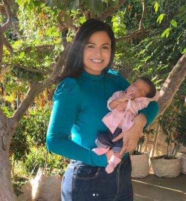 Samantha Velásquez, reluciente y estilizada, al regresar a la TV tras embarazo (FOTOS)