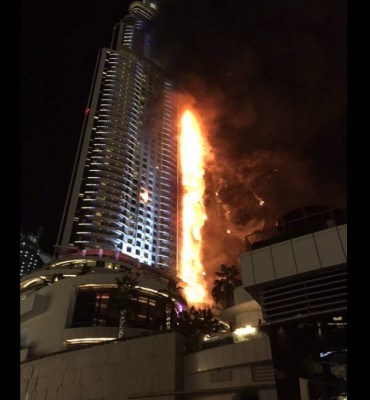 Dubái: enorme incendio en un hotel antes de celebraciones de Nochevieja