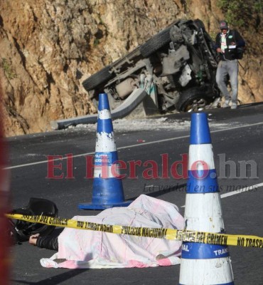 FOTOS: La trágica escena donde murió motociclista que impactó contra un poste