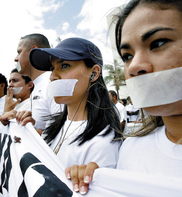 Gobierno de Honduras copia proyecto de 'ley mordaza” de Ecuador