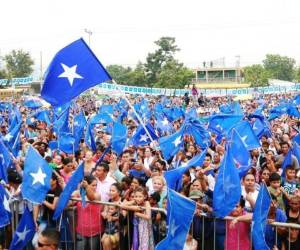 El candidato presidencial nacionalista reunió en Choloma a miles de personas que le pidieron cuatro años más.