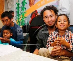 Familia migrantes que fueron reunidas.