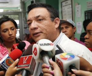 En conferencia, Elmer Mayes, presidente del CMH, informó sobre la decisión de sus colegas de abandonar sus áreas.