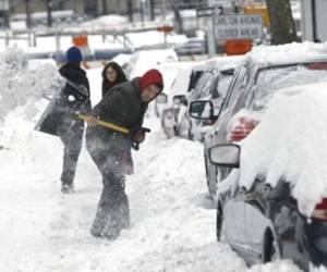 La temperatura cayó a -1ºC, y se pronostican fuertes vientos en la región de hasta 72 kilómetros por hora que podrían derribar árboles y causar apagones.