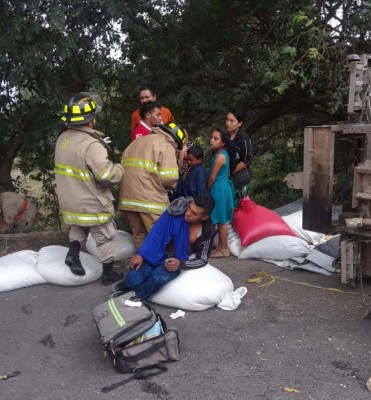 Capturan a sujeto que llevaba raptado a taxista que para salvarse provocó accidente