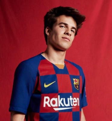 Barcelona presentó una nueva camiseta que rompe con el diseño tradicional