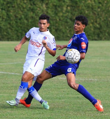 El delantero del Platense Brunet Hay Pino se tiene fe para llegar a tope el domingo