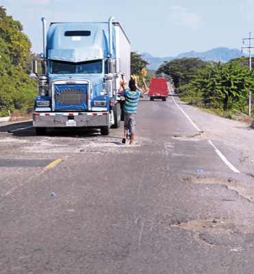 Piden reconstruir la carretera que conduce a la zona sur de Honduras