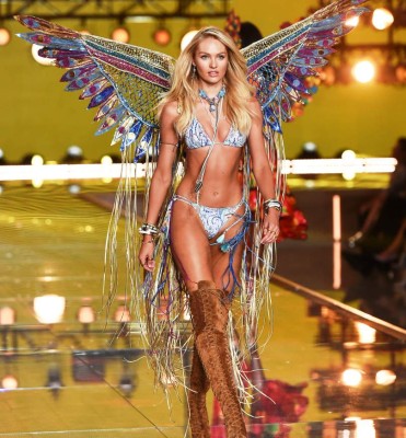 Sensual desfile de Victoria's Secret celebra 20 aniversario