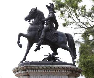 La estatua ecuestre de Morazán primero miraba hacia el sur de la ciudad, pero el exalcalde Henry Merriam cambió su dirección al norte. (Foto: Marvin Salgado)
