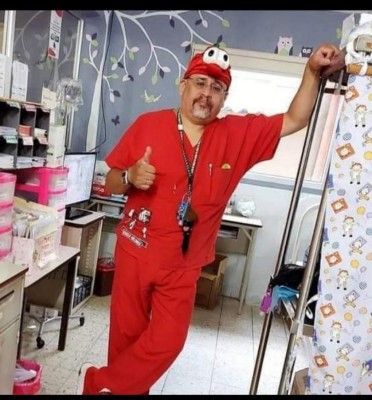 Así era 'Patch Adams' Bustillo, el doctor que conquistó el corazón de los niños hondureños