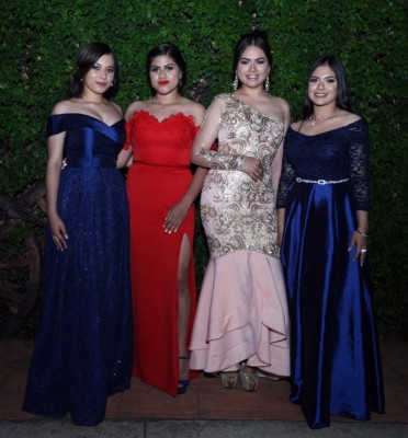 Festejan la culminación de su secundaria