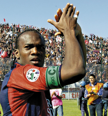 David Suazo tendrá partido de homenaje en Honduras