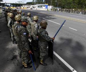 Efectivos militares saturaron la estación de las casetas de peaje de Zambrano, salida al norte.