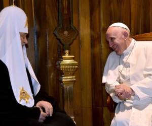 Papa Francisco tras ser recibido por Raúl Castro en reunión con el patriarca ruso Kirill.
