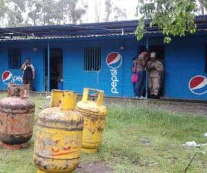 Uno de los cilindros de gas que estaba en el interior de una de las glorietas presentaba una fuga.