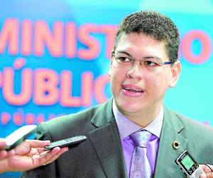 El jefe de la Unidad de Apoyo Fiscal, Roberto Ramírez, encabeza la comitiva.