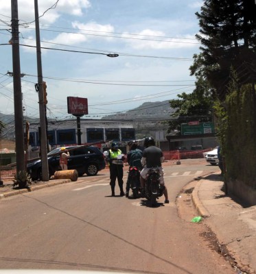 Falta de agentes de tránsito genera anarquía en las calles