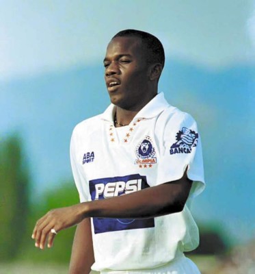 Así evolucionó David Suazo en el fútbol hasta convertirse en entrenador