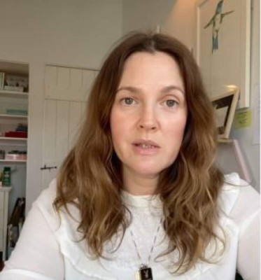 Drew Barrymore, la pelirroja 'Ángel de Charlie', con su cara lavada