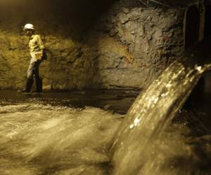 La represa hidroeléctrica “El Cajón” pierde 1,000 litros de agua por segundo. (Foto: Antonio Mendoza)