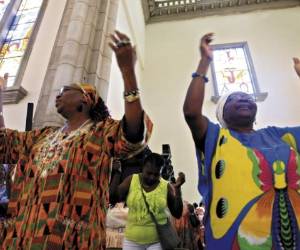 Como todos los años los garífunas se hicieron presentes para venerar a la Virgen de Suyapa.