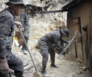 Entre las víctimas está un menor de solo añy medio y sus padres. Dos personas más resultaron heridas en esa ciudad.