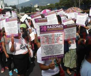 Al ritmo de tambores y con camisetas de color morado, negro o blanco, las feministas mostraban pancartas en las que se podía leer: 'las mujeres exigimos la despenalización del aborto' (Foto: AFP/ El Heraldo Honduras/ Sucesos de Honduras)