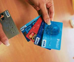 Los clientes pagan entre 75 y 1,126 lempiras en membresía. Este consiste en un pago anual que los tarjetahabientes deben realizar por usar las tarjetas de crédito.