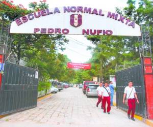 El próximo año las normales no podrán matricular alumnos para egresarlos como docentes con nivel medio.