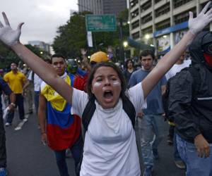 Venezuela vive una jornada de protestas a raíz de la crisis que afecta al país. Así se reporta por la redes sociales.