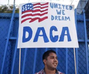Al menos unos 680,000 jóvenes de diferentes lugares del mundo son beneficiarios del programa DACA en EE UU. / AFP PHOTO / Robyn Beck