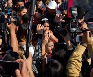 La adolescente fue asediada por varios medios de comunicación que llegaron a su fiesta. Foto: AP.