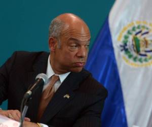 El secretario de Seguridad de Estados Unidos, Jeh Johnson, visitó El Salvador y luego vendrá a Honduras, foto: AFP.