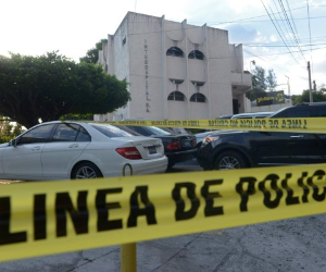 El fiscal reveló que se decidió el allanamiento luego de que investigadores que vigilaban los movimientos en la oficina detectaron la noche del jueves que 'estaban removiendo el rótulo de Mossack Fonseca'.