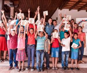 El poemario “Imaginar para pensar” fue presentado por una nueva generación de escritores.