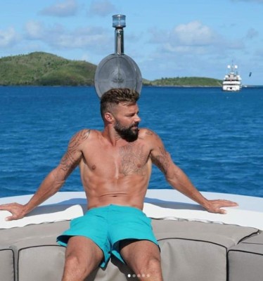 Ricky Martin disfruta junto a sus hijos y esposo en playas del Caribe
