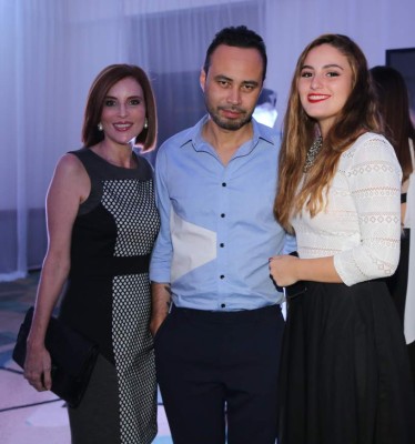 Selectos invitados disfrutaron de glamurosa pasarela