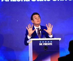 Nasralla aseguró que defenderá la democracia y criticó que “ningún partido tiene derecho a apropiarse del Congreso”.