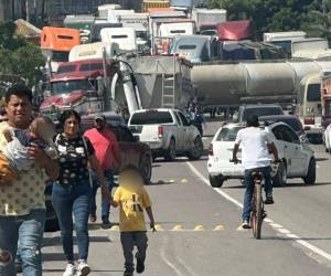 Un trágico accidente en la CA-13 dejó varias personas heridas y caos vial.