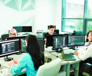 Las fuentes de trabajo en la banca pasaron de 21,045 a 22,270 empleados que implica un crecimiento de 1225 puestos desde 2022, de acuerdo con un informe de la Ahiba.