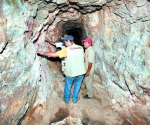 Túneles. El equipo periodístico de EL HERALDO ingresó a los túneles que han sido cavados en la minera El Tránsito.