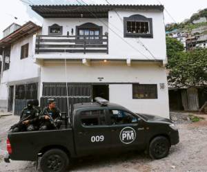 Malhechores fuertemente armados atentaron contra el vocero y su familia en el barrio Buenos Aires, sin que se registraran daños humanos que lamentar.