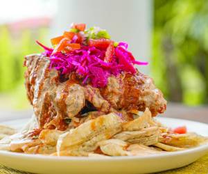 <b>Día Nacional del Pollo Chuco.</b> En el mes de enero en San Pedro Sula se conmemora este plato, ya que es una delicia originaria de la capital industrial. Por ello, reina en este destino.