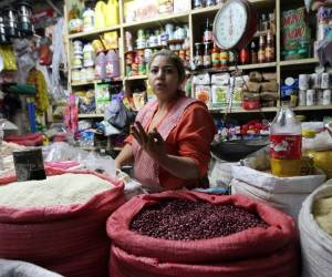 La capacidad adquisitiva de los hondureños se ha reducido en 2.72% por la inflación y en 2.7% por la devaluación este año (Foto: EL HERALDO)